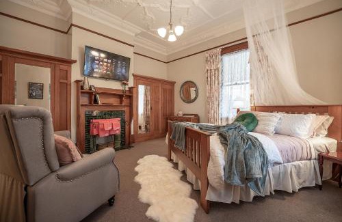 Benhar Maison | The Fern & Thistle Luxury Accommodation- Drinks, Hotpool, Sauna