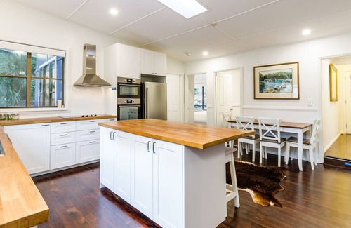 Dangar Island Maison | Le Ferry Master Cottage. Un joli chalet situé sur une belle île!