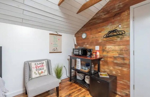 Staunton Maison | The Firefly Springhouse