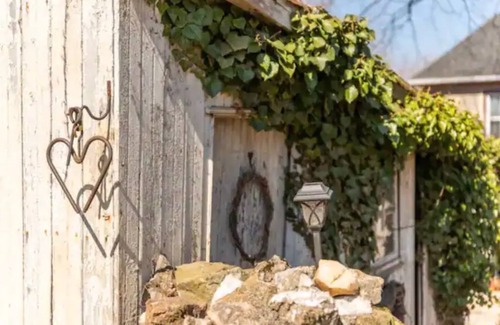 Staunton Maison | The Firefly Springhouse