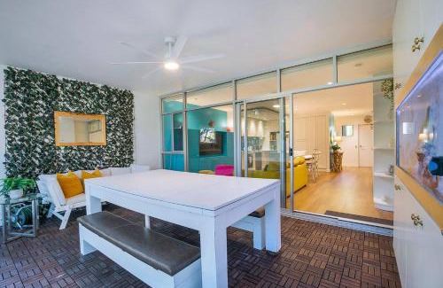 Bulimba Appartement | The Fish Bowl - Vibrant Riverside Escape with Pool