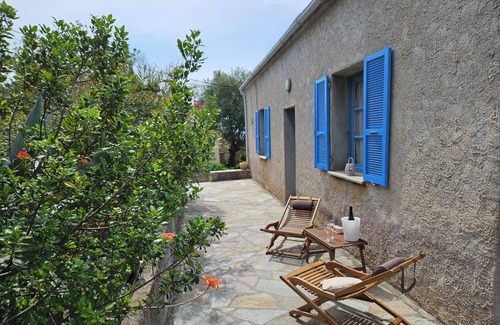 Centuri Villa | Villa avec jardin en Corse à 5mn à pied de la mer et du sentier des randonnées