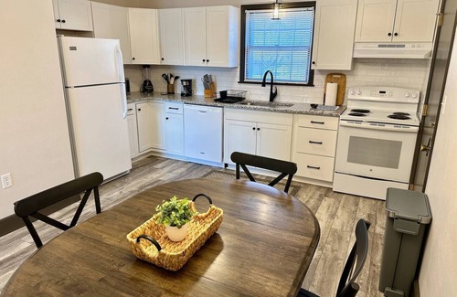 Shippensburg Appartement | The Flat on Olde Scotland - Two bedroom, one bath flat with full kitchen