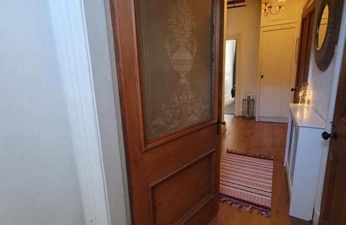 Dalry Appartement | The Flat with the Pink Door