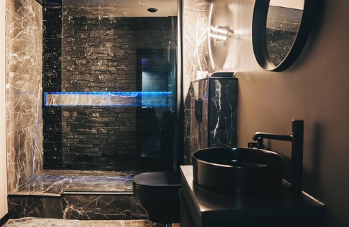 Coignieres Appartement | The Floor - Ombre D'Ebene Loft & private Jacuzzi