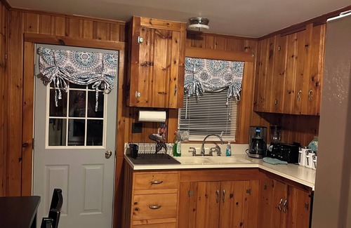 Standish Maison | The Flying Mermaid - A cute and cozy lake view cottage just steps to Sebago Lake