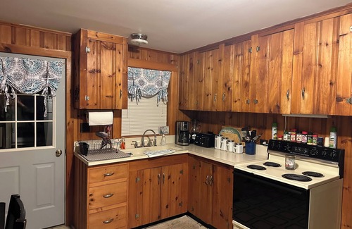 Standish Maison | The Flying Mermaid - A cute and cozy lake view cottage just steps to Sebago Lake