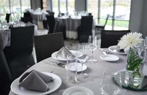 Lake Forest Hôtel | The Forester Hotel