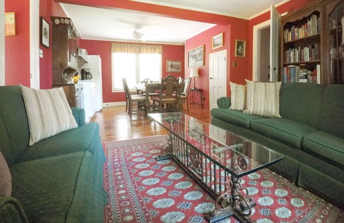 Port Jefferson Lit Et Petit-Déjeuner | The Fox and Owl Inn - Victorian B&B Revised for a Contactless Summer of Fun!
