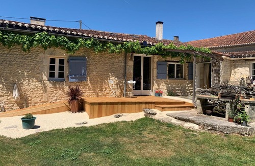 Ronsenac Cottage | The Fox House, disability access on the Dordogne/Charente border Quiet retreat