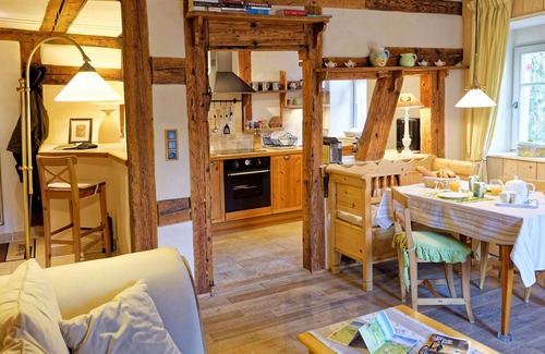 Riquewihr Appartement | Le Renard et les Raisins*****, Lieu historique & vue magnifique sur le vignoble.