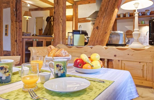 Riquewihr Appartement | Le Renard et les Raisins*****, Lieu historique & vue magnifique sur le vignoble.