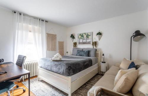 Cove - East Side - Shippan Maison | The Fred Deluxe 7 BR by I95 Train HarborVw Beach