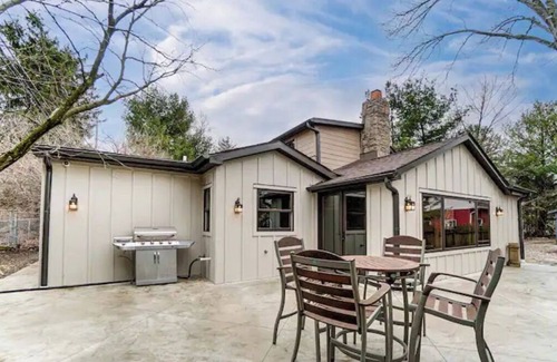 Clintonville Cabine | The Frog Cabin
