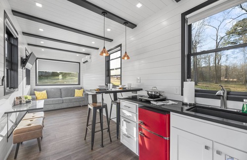 Willis Maison | The G.O.A.T: 2 mins to Lake Conroe! Heated Pool, Fire Pit, Stocked Ponds