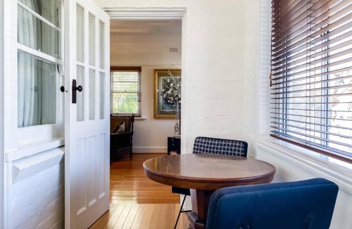 Albert Park Appartement | 'The Gables' Stylish Victorian Beachfront Abode