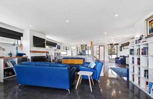 Skenes Creek Maison | The Gallery Bass Dreaming - Absolute Ocean Views - Free Wifi