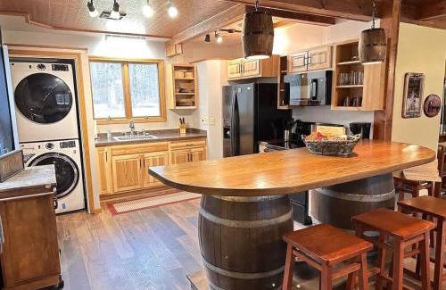 Austinburg Maison | The Game Cabin at Rustic River