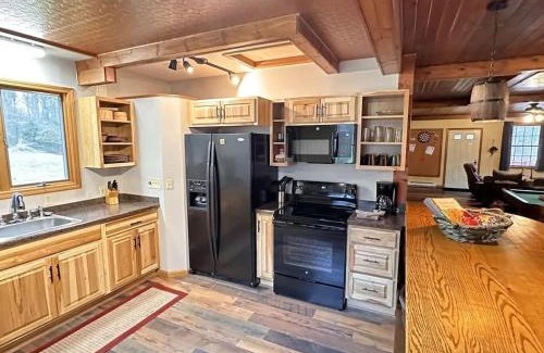 Austinburg Maison | The Game Cabin at Rustic River