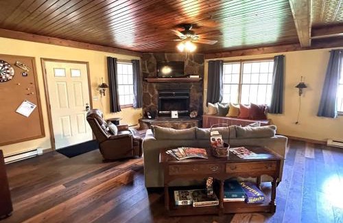 Austinburg Maison | The Game Cabin at Rustic River