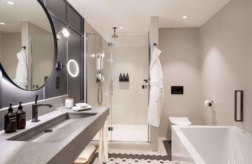 Stratford Hôtel | The Gantry London, Curio Collection by Hilton