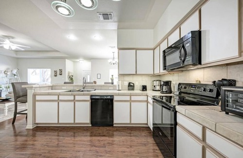 Lakeway Maison | The Garden House-Vacation~Retreat~Relaxation.