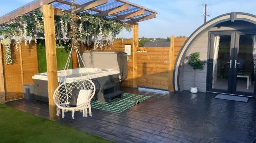 Buncrana Chalet De Ski | The Garden Pod with Private Hot Tub