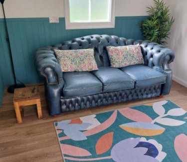 Hewish Maison | The Garden Room at Poplar Cottage