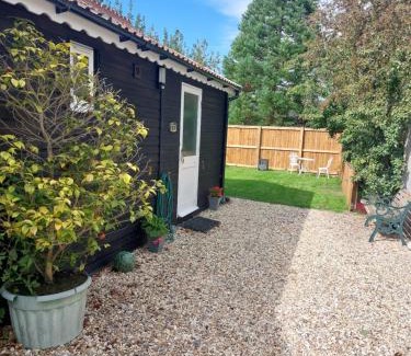 Hewish Maison | The Garden Room at Poplar Cottage