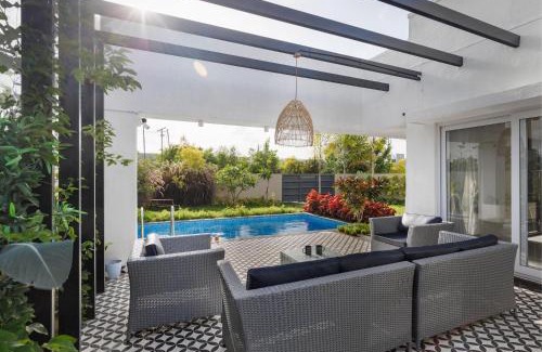 Hosur Appartement | The Garden Stay by StayJadePool2BHKLawnAC