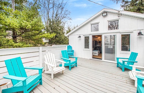 Lakeside Maison | The Gatehouse on Orchard Beach
