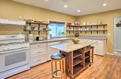 Brenham Maison | 'The Gathering Place' Brenham Home on 6 Acres