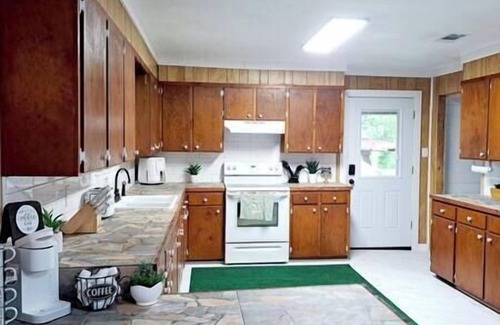 Karnack Maison | The Gator Den at Caddo Lake / Big Lake