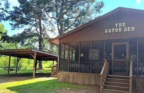 Karnack Maison | The Gator Den at Caddo Lake / Big Lake