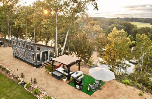 Rogersville Maison | The Gemini-a dreamy, waterfront tiny cabin