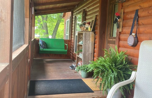 Poole Cabine | The Geneva Cabin