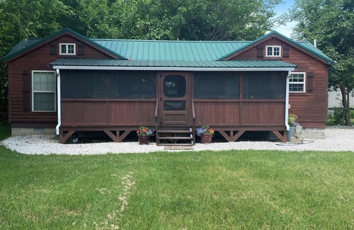 Poole Cabine | The Geneva Cabin