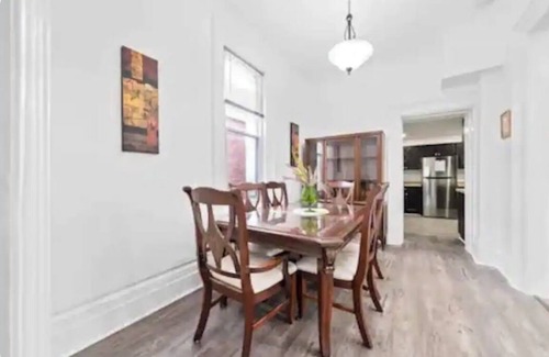 Brantford Maison | The Georgian; 4 bedroom home, 5 minutes from Highway 403, open to longterm stays