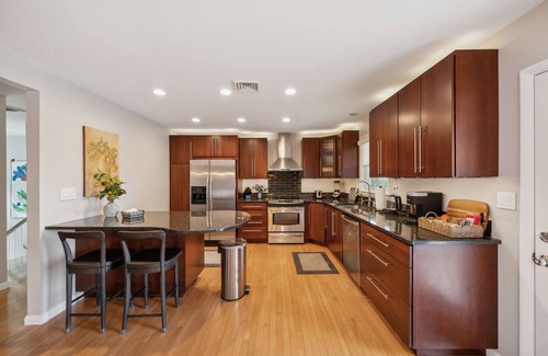 Washington Boro Maison | The Getaway a River View Home w/Pool & Hot Tub
