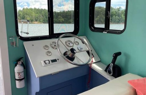 Nebo Location De Bateaux | The Gigi - A Mermaid Houseboat on Lake James
