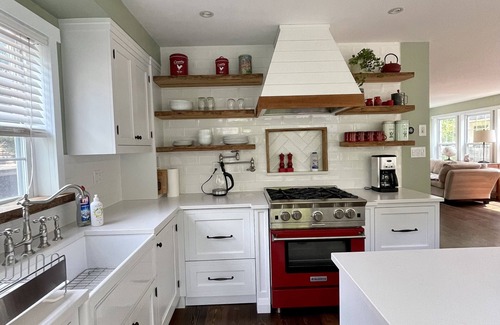 Innisfil Maison | The Gingerbread Guest House