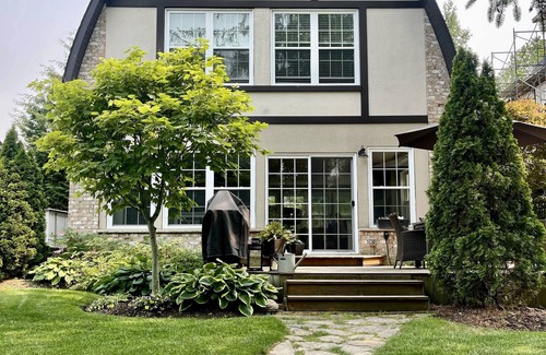 Innisfil Maison | The Gingerbread Guest House
