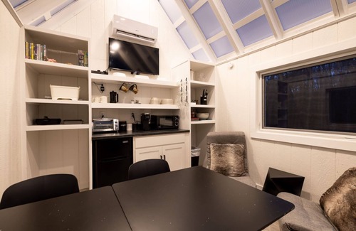 Goldbond Cabine | The Glo Haus @ Four Fillies Lodge