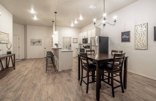 North by Northwest Maison | The Golden Paradise 2BR 2BA New Construction