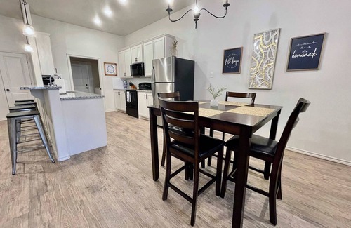 North by Northwest Maison | The Golden Paradise 2BR 2BA New Construction