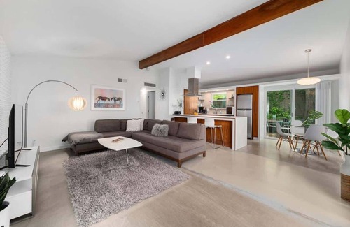 South River City Maison | The Goldie Summary: B