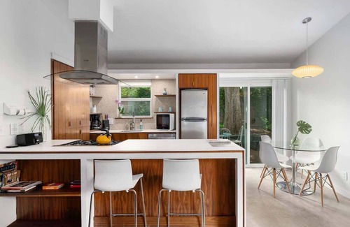 South River City Maison | The Goldie Summary: B