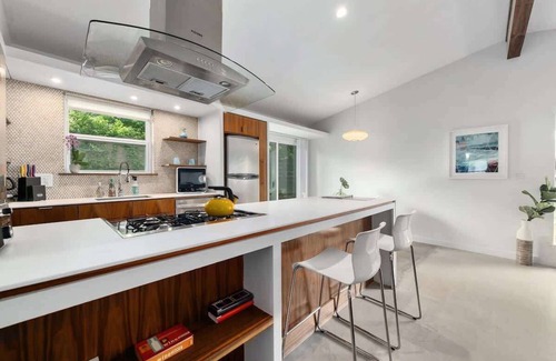 South River City Maison | The Goldie Summary: B