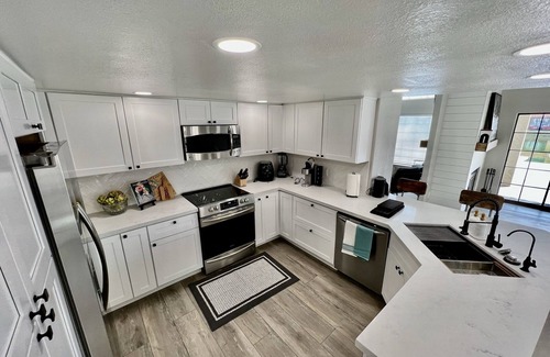 Val Vista Lakes Maison | "The Gondola Getaway" - Fully remodeled luxury waterfront home