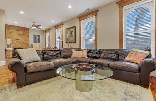 Victorian Village Maison | The Goodale House - 2 Units - 4 BR 5 Bath